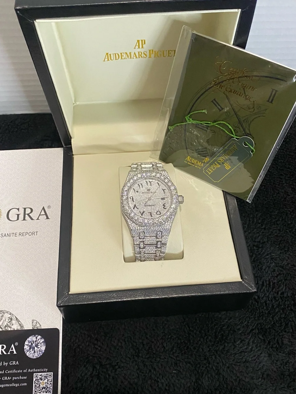 Audemars Piguet Men's Silver Pavé moissanite Diamond-Style watch Watch 41MM